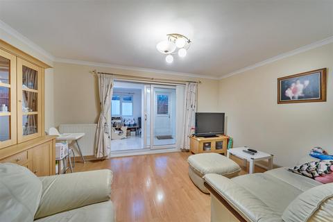 4 bedroom end of terrace house for sale, Snowdon Drive, London