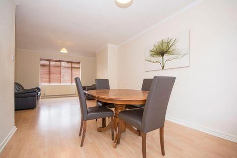 3 bedroom terraced house to rent, Rathmell Drive, London