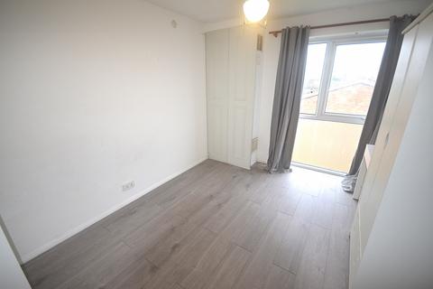 2 bedroom flat to rent, St Peters Close, Ilford, IG2