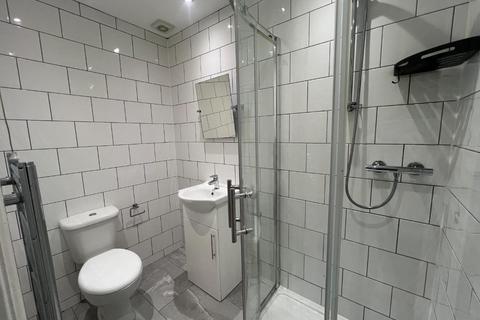 1 bedroom flat to rent, High Street, Ogmore Vale, CF32 7AD