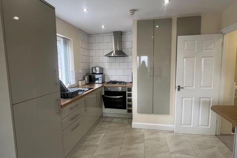 1 bedroom flat to rent, High Street, Ogmore Vale, CF32 7AD