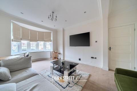 3 bedroom semi-detached bungalow for sale, Alma Avenue, Hornchurch, RM12