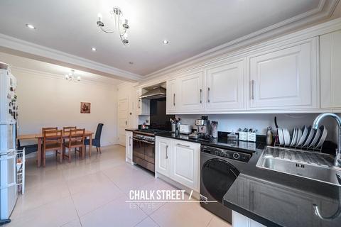 3 bedroom semi-detached bungalow for sale, Alma Avenue, Hornchurch, RM12