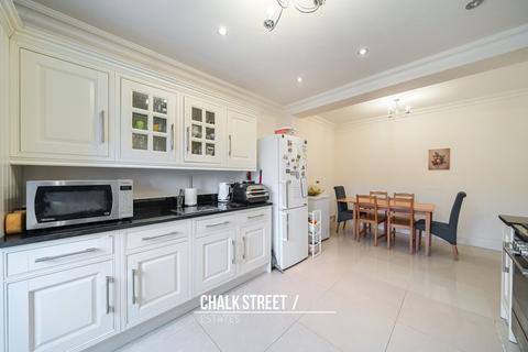 3 bedroom semi-detached bungalow for sale, Alma Avenue, Hornchurch, RM12