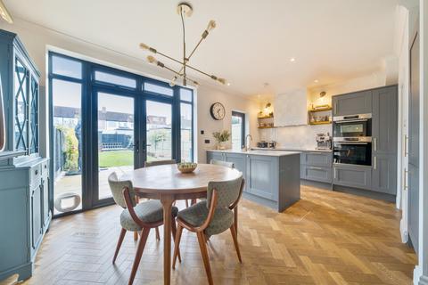 3 bedroom terraced house for sale, Langley Way, West Wickham, BR4