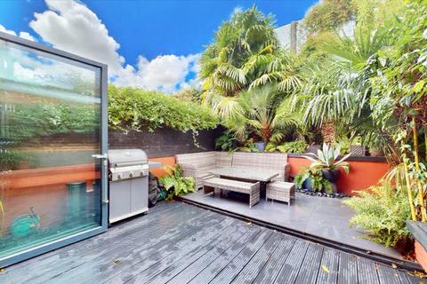 3 bedroom house for sale, Dresden Road, London N19