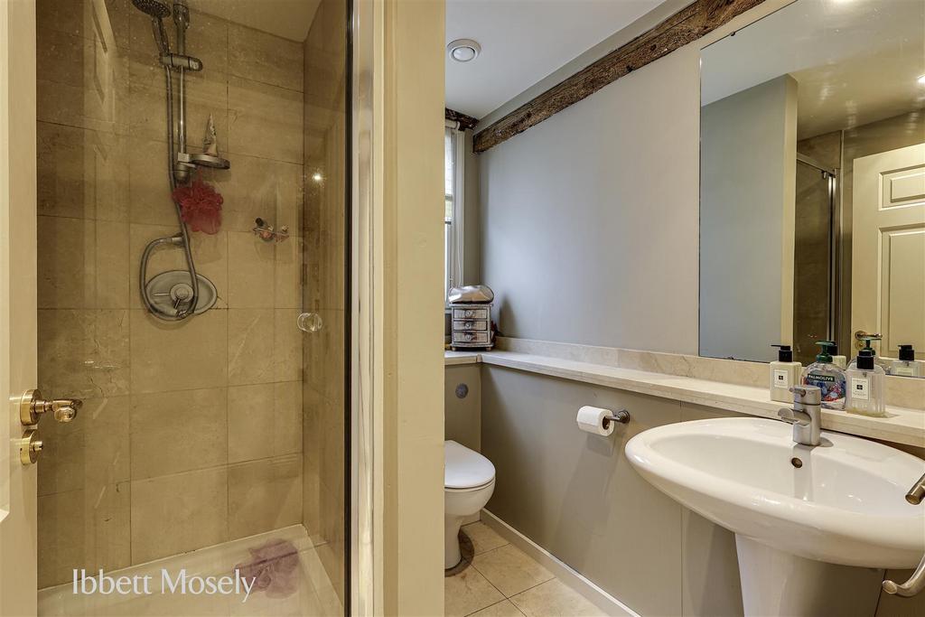 27 Shower Room.jpg