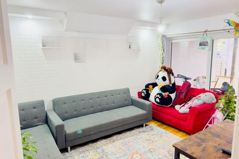 2 bedroom flat to rent, Harrow HA2