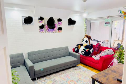 2 bedroom flat to rent, Harrow HA2