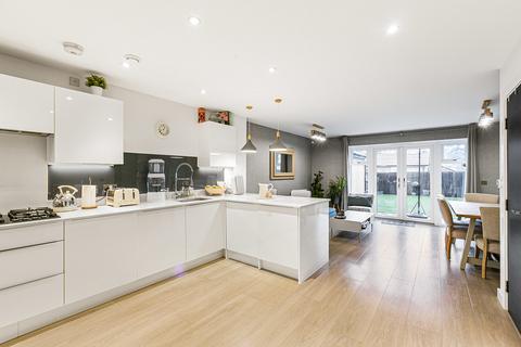 4 bedroom detached house for sale, Kennett Lane, Surrey KT16