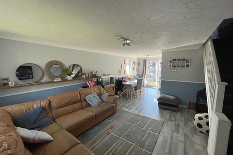 3 bedroom semi-detached house to rent, Ipswich IP2