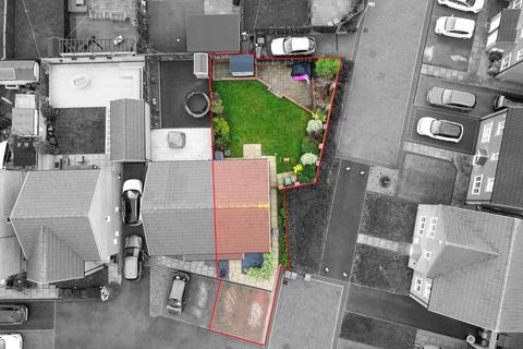 3 bedroom semi-detached house for sale, Bottle Kiln Rise, Wakefield, West Yorkshire, WF1