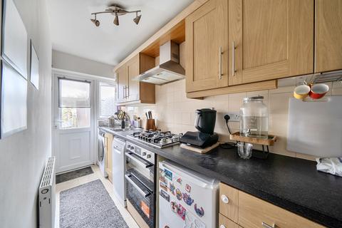 2 bedroom maisonette for sale, Herlwyn Avenue, Ruislip