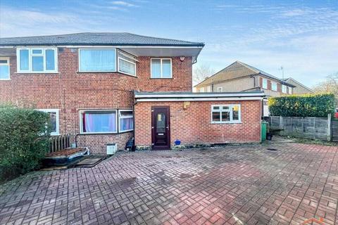 4 bedroom semi-detached house for sale, Charlbury Avenue, Stanmore