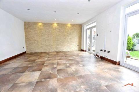 4 bedroom semi-detached house for sale, Charlbury Avenue, Stanmore