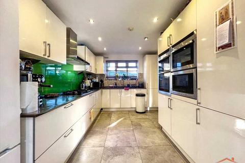 4 bedroom semi-detached house for sale, Charlbury Avenue, Stanmore