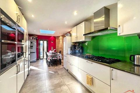 4 bedroom semi-detached house for sale, Charlbury Avenue, Stanmore
