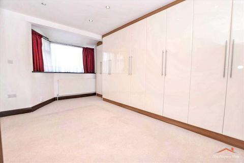 4 bedroom semi-detached house for sale, Charlbury Avenue, Stanmore