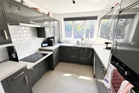 undefined, Turnpike Lane, Uxbridge