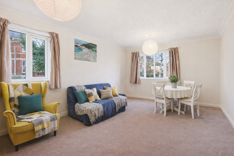 2 bedroom flat to rent, Queens Walk, Ealing, London, W5
