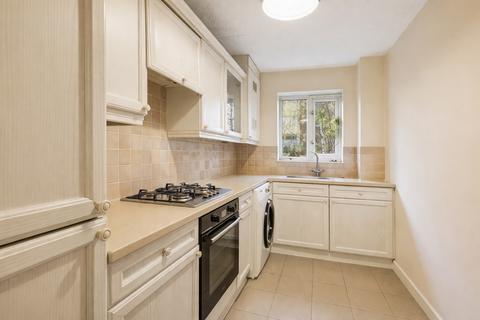 2 bedroom flat to rent, Queens Walk, Ealing, London, W5
