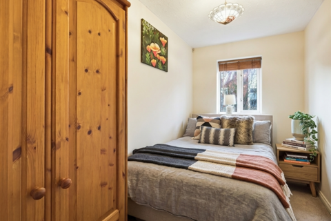 2 bedroom flat to rent, Queens Walk, Ealing, London, W5