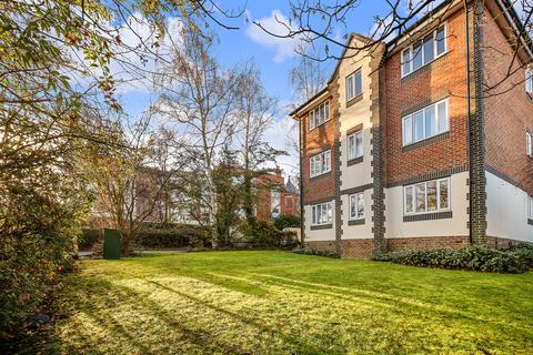 2 bedroom flat to rent, Queens Walk, Ealing, London, W5