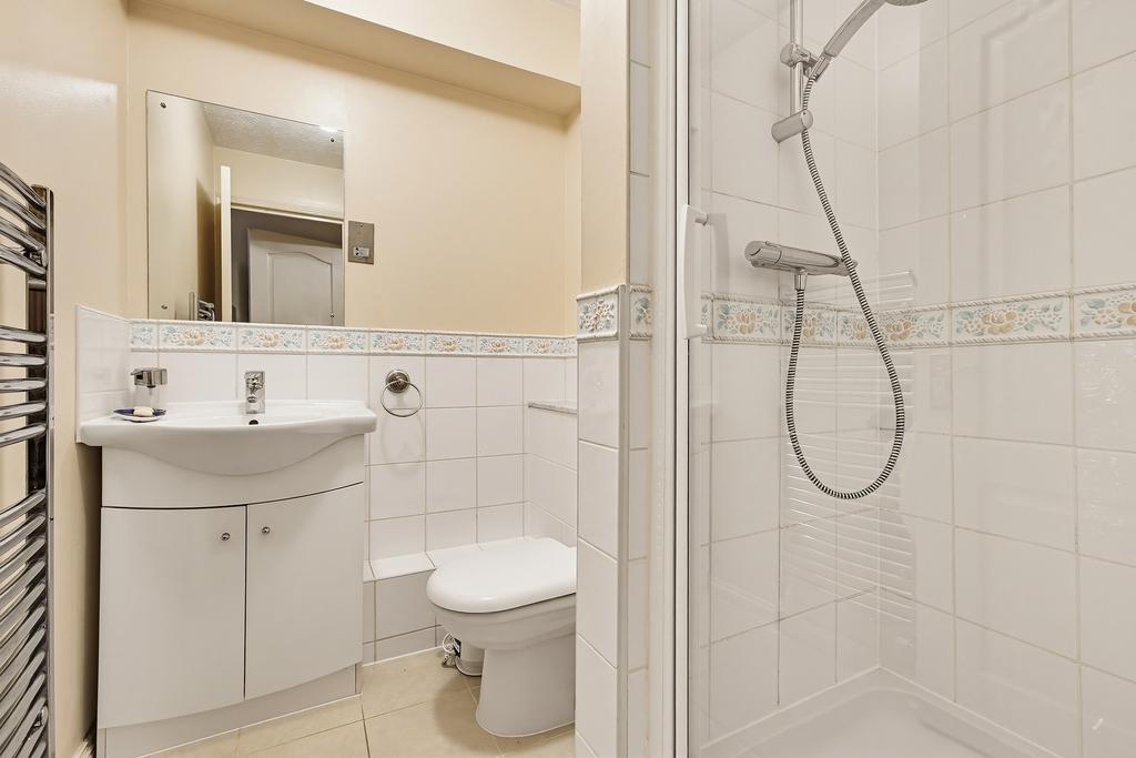 En-Suite Bathroom