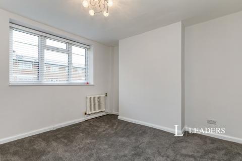 2 bedroom flat to rent, Bishopric Court, Horsham, West Sussex, RH12