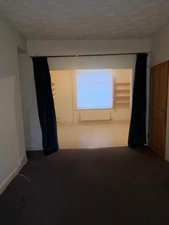 3 bedroom terraced house to rent, High Street, Glynneath SA11