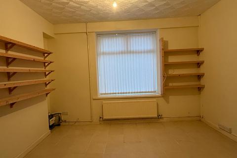 3 bedroom terraced house to rent, High Street, Glynneath SA11