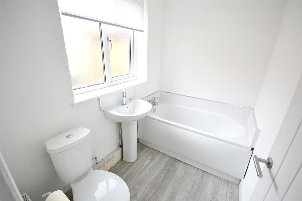 7 Dundee Street Bathroom 1.jpg