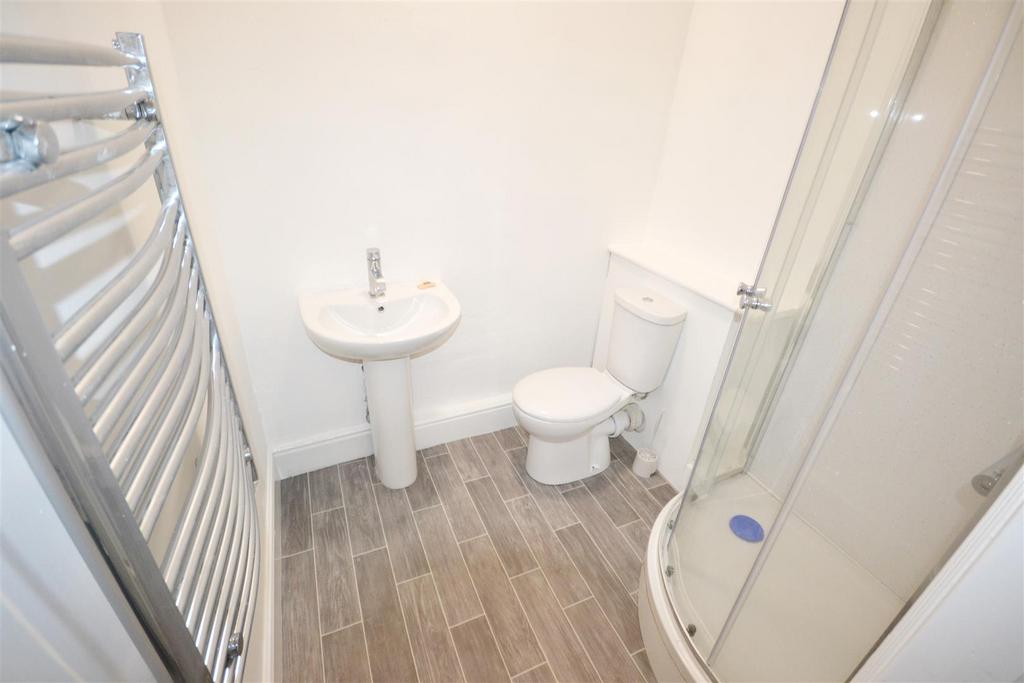 7 Dundee Street Bathroom 2.jpg