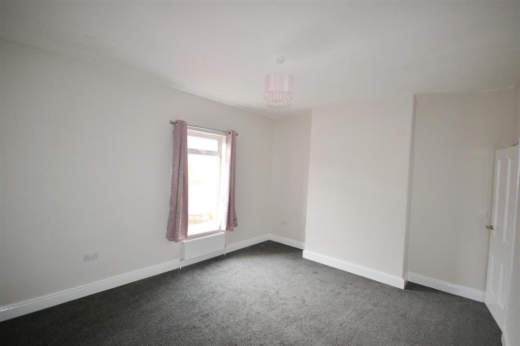 7 Dundee Street Bedroom One.jpg