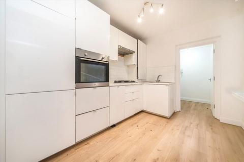 3 bedroom flat to rent, High Road, London N22