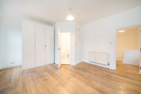3 bedroom flat to rent, High Road, London N22
