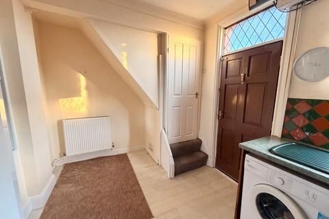 2 bedroom terraced house to rent, Peel Street, Worsbrough Common, Barnsley, S70