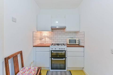 1 bedroom flat to rent, Helix Gardens, Brixton, London, SW2