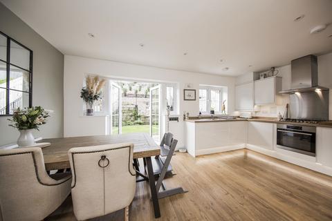3 bedroom semi-detached house for sale, Bramley Avenue, Horam