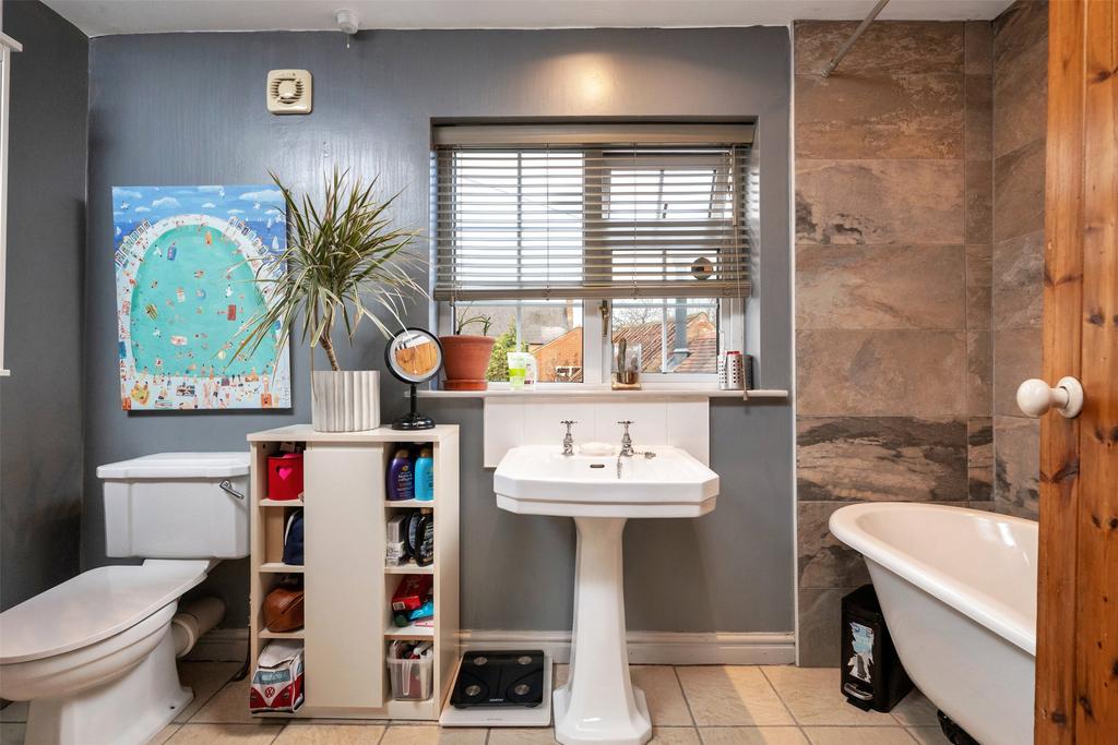 En-Suite Bathroom