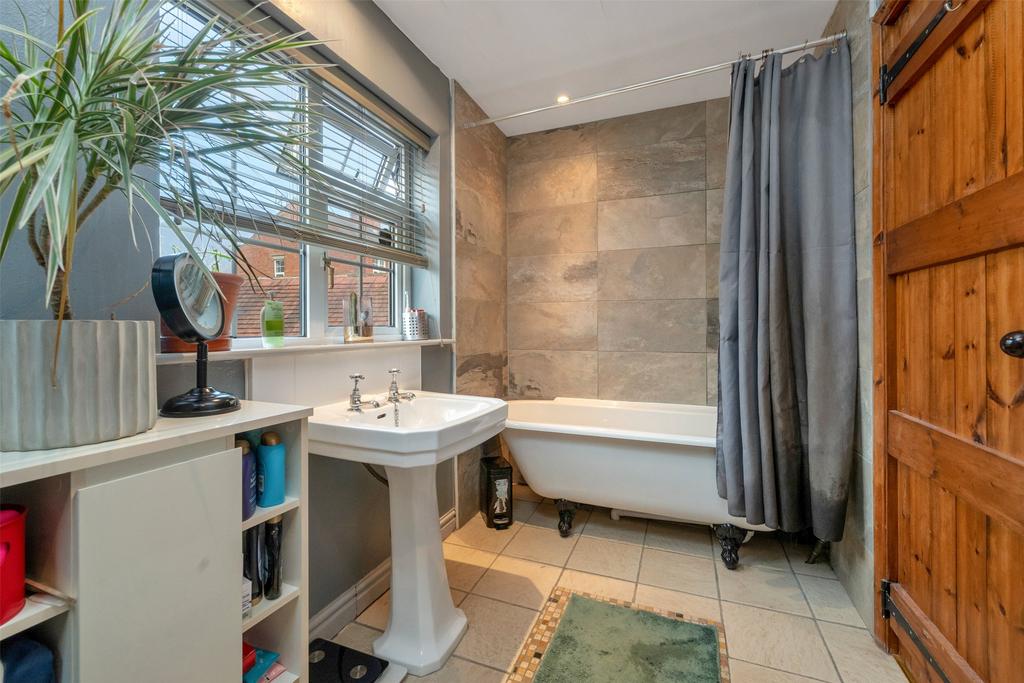 En-Suite Bathroom