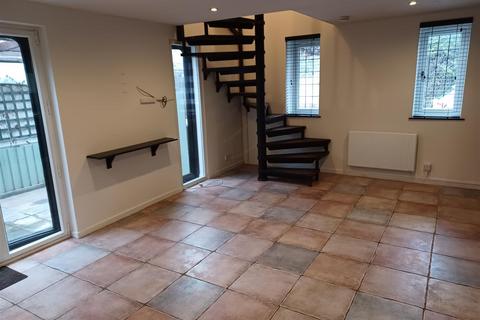 2 bedroom detached house to rent, Church Street, St. Mary Bourne