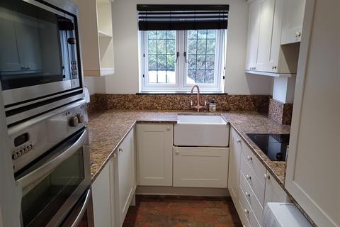 2 bedroom detached house to rent, Church Street, St. Mary Bourne