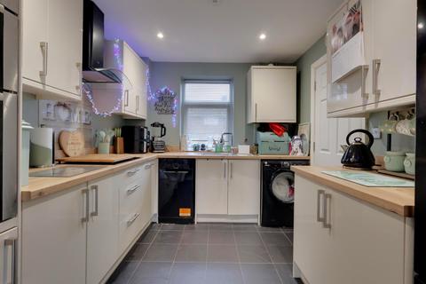 2 bedroom end of terrace house for sale, High Lawn Way, Havant
