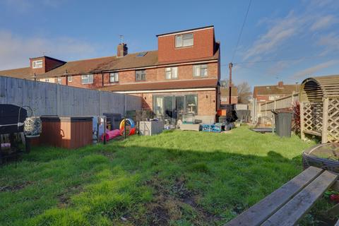 2 bedroom end of terrace house for sale, High Lawn Way, Havant