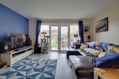 2 bedroom end of terrace house for sale, High Lawn Way, Havant