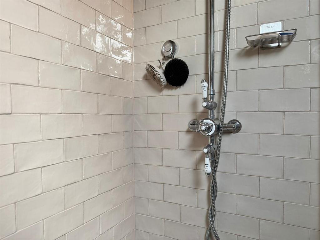 Shower room (3).jpeg