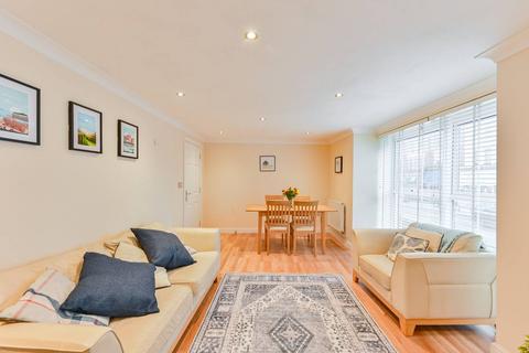 2 bedroom flat for sale, Clover Court, Clapham Junction, London, SW11