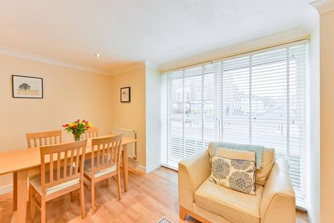 2 bedroom flat for sale, Clover Court, Clapham Junction, London, SW11