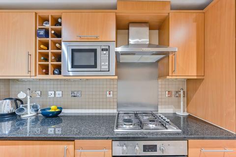 2 bedroom flat for sale, Clover Court, Clapham Junction, London, SW11